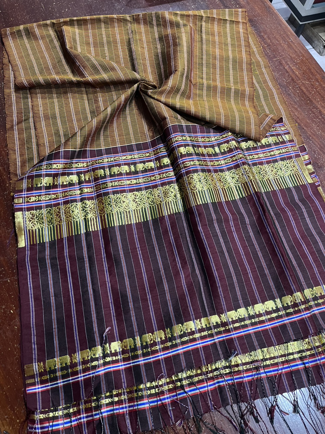 ผ้าขาวม้า ไหมแท้ ยกขิดดิ้นลายช้าง มีชายครุย ขนาด 65X200ซม. รหัส R4E-NY-12