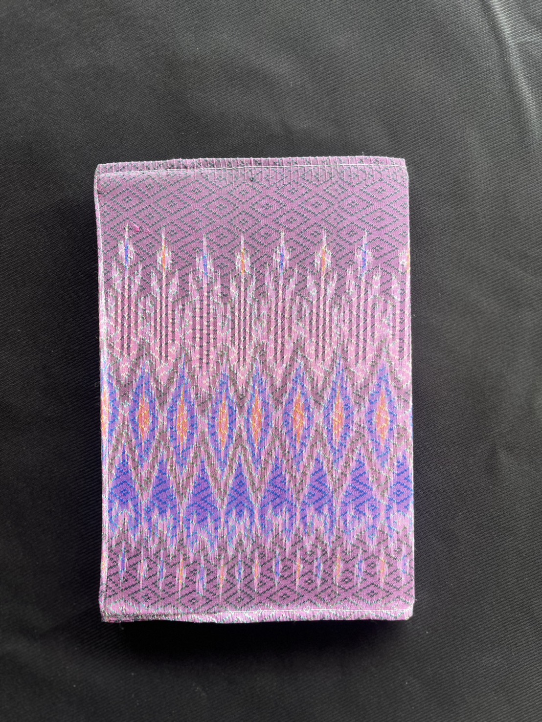 สมุดปกผ้าไหมแท้ งานแฮนด์เมด ลายมัดหมี่เชิงต้นสน สีม่วง ขนาด A5