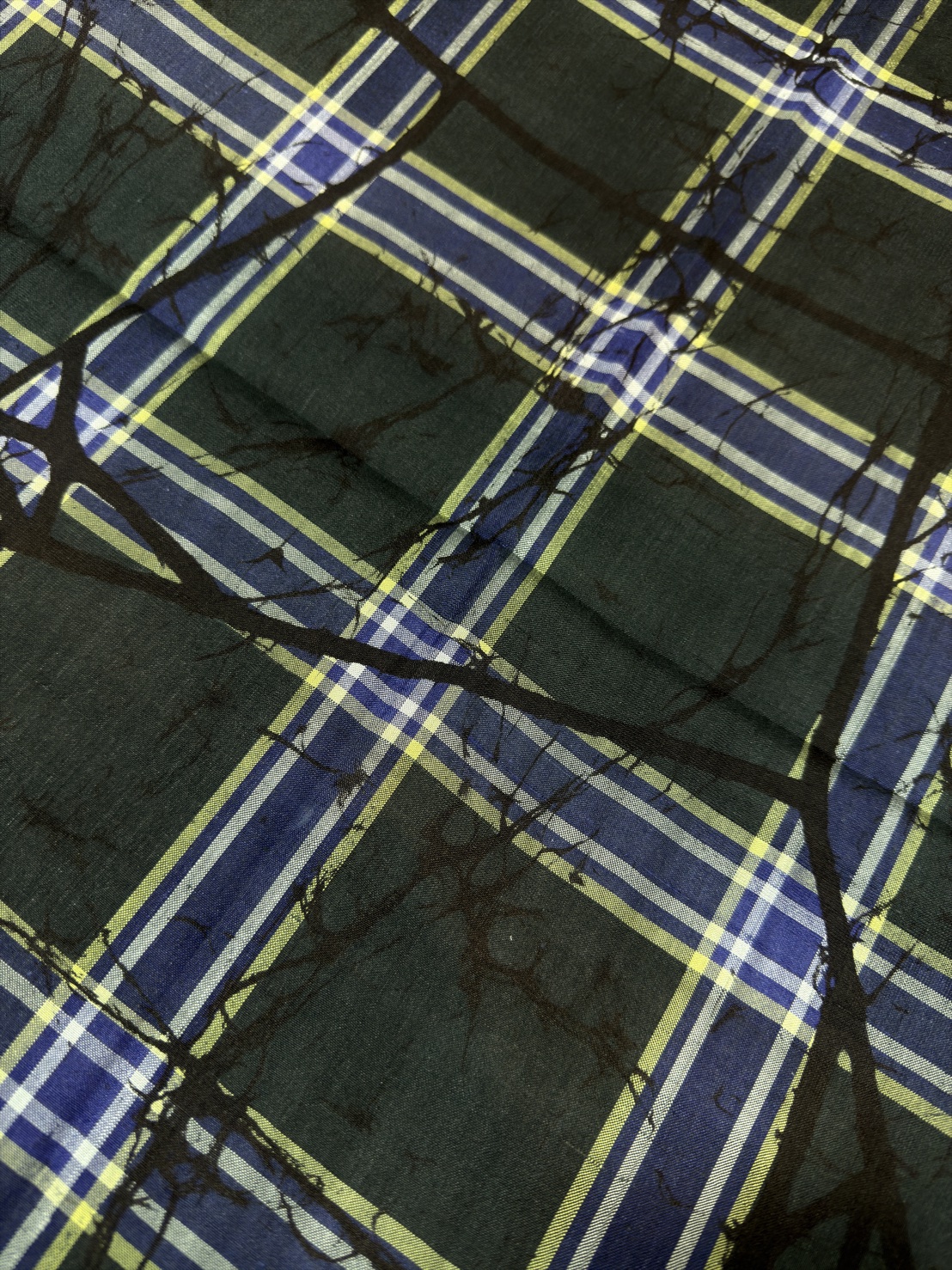 ผ้าไหมทอมือบาติก สีเขียวขี้ม้าเข้ม ราคาต่อเมตร รหัส A11-Kaya-1204683