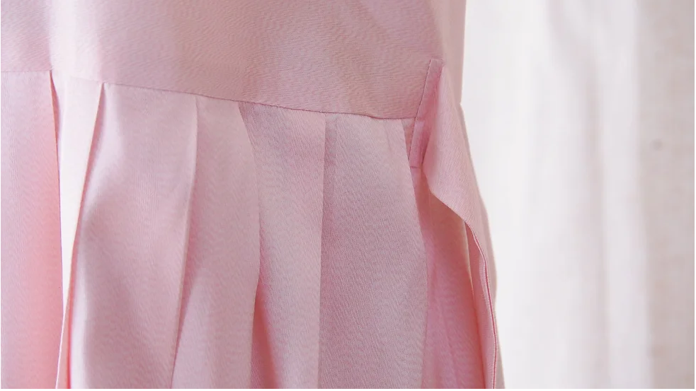 ชุดผ้าไหมตัดสำเร็จ เสื้อตัวยาว รอบอก 36 นิ้ว เฉดสีชมพู รหัส WR-SKU102152