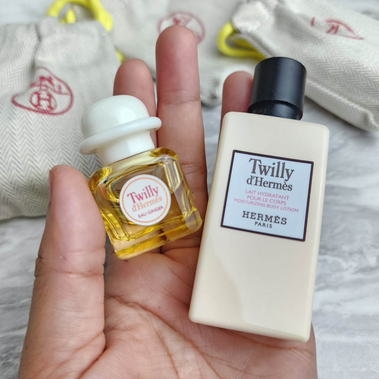 น้ำหอมจิ๋วมินิ Hermes Twilly d'Hermes Ginger EDP Set 7.5ml+Body Lotion 40ml (หัวแต้ม +ถุงผ้า )