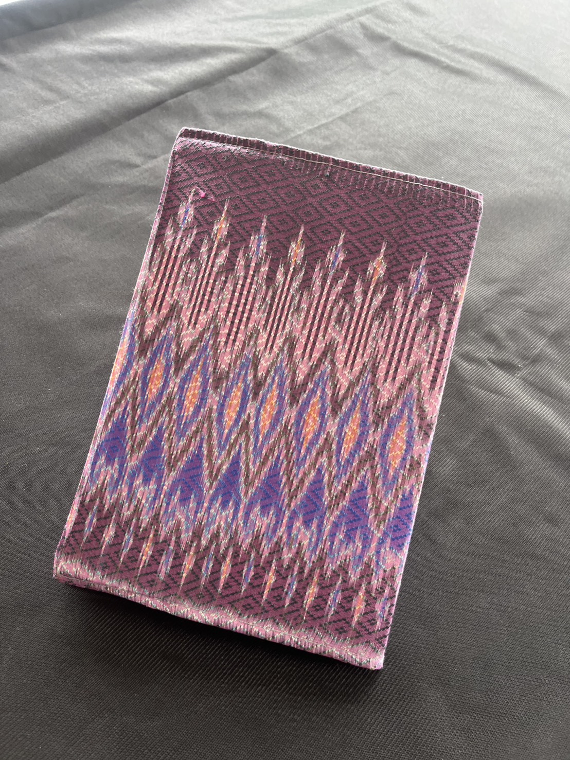 สมุดปกผ้าไหมแท้ งานแฮนด์เมด ลายมัดหมี่เชิงต้นสน สีม่วง ขนาด A5