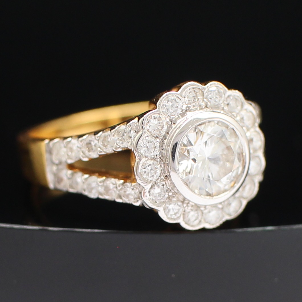 RG250203 แหวนเพชรล้อมเพชร เพชรเม็ดกลาง 0.75 กะรัต ล้อมเพชร 1 กะรัต ทองแท้ 90% น้ำหนัก 3.7 กรัม size 51