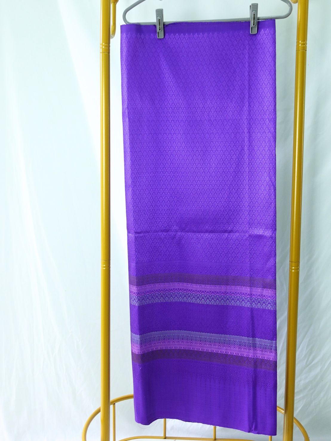 ซิ่น ผ้าไหมยกสุรินทร์ ไหมแท้ 32ตะกอ ไหมแท้100% ขนาด 1x2เมตร พื้นสีม่วงเข้ม N11-ST-072667104