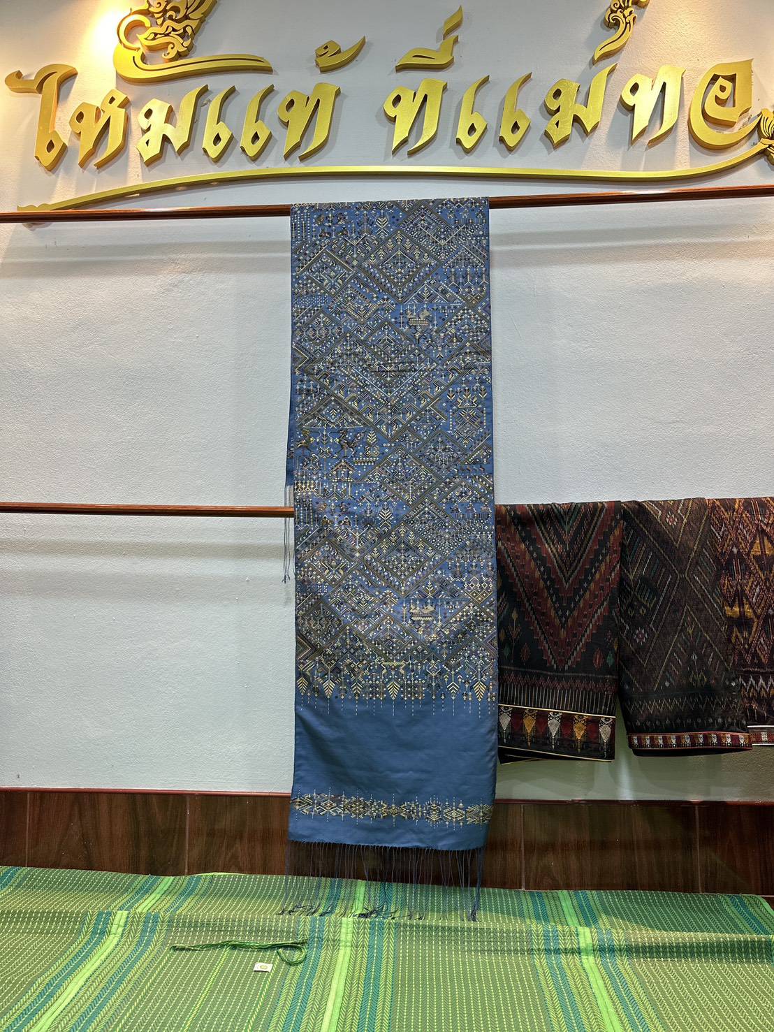 ผ้าคลุมไหล่ ไหมแพรวา ขนาด 48x 234ซม. สีฟ้าเทา รหัส Z-PT-1113683