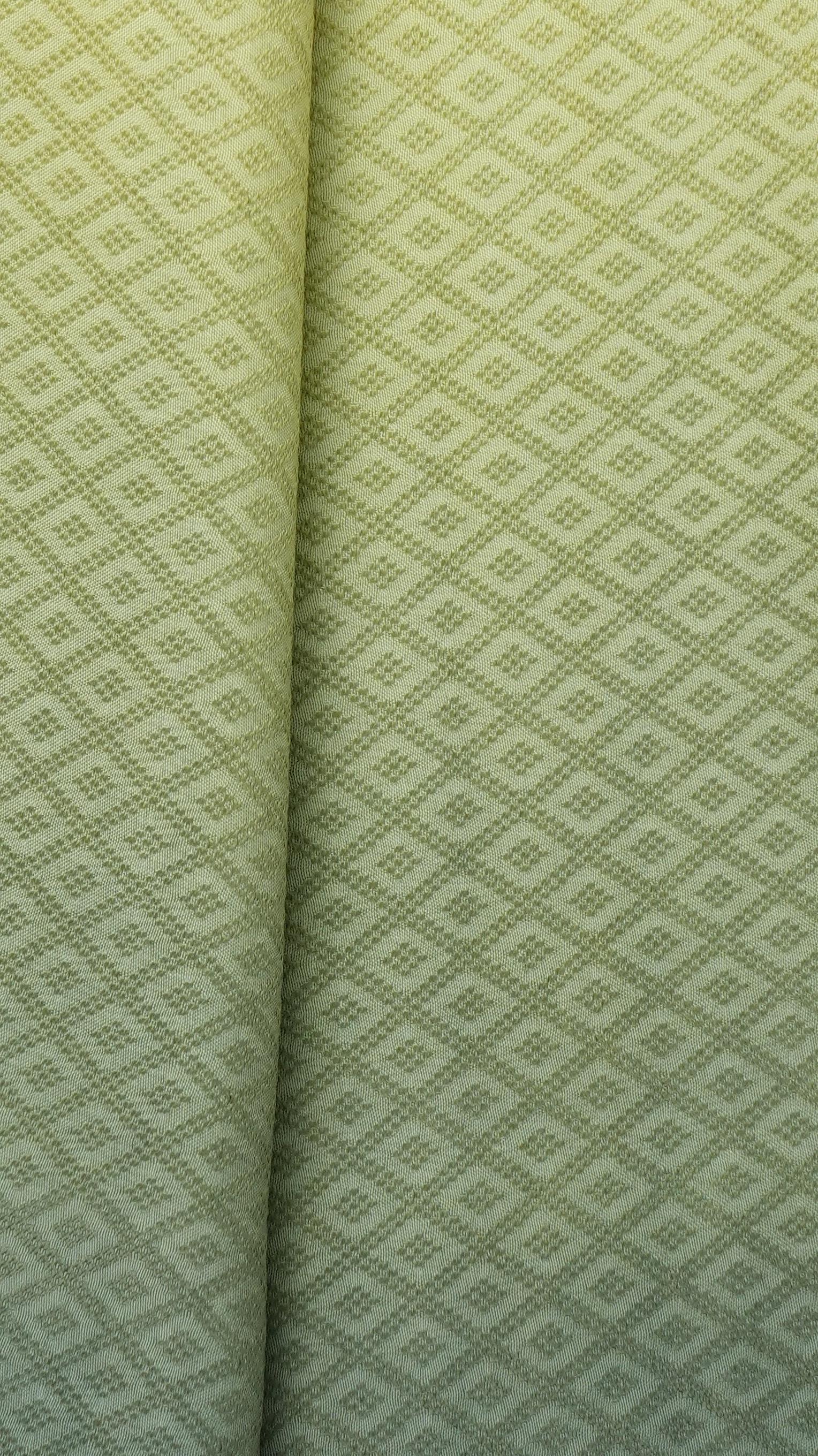 ผ้าไหมย้อมสไลด์สี ยกดอกลูกแก้ว สีเขียวอมเหลืองอ่อน-สีเขียวเข้ม เลือกขนาด รหัส BT-TT-0224686