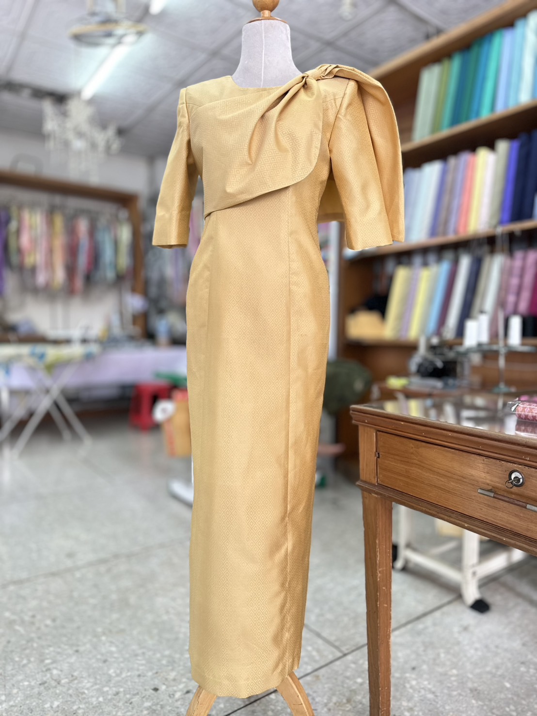 แบบตัดชุด ชุดเดรสผ้าไหม (ไม่รวมผ้า) chobmai รหัส CUT-ST-111567