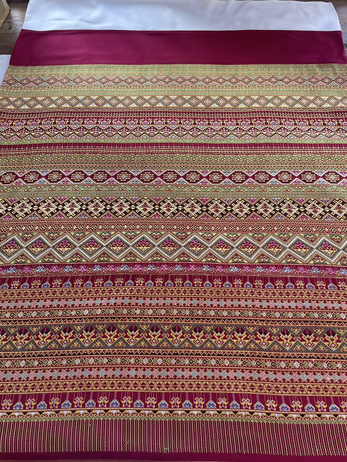 ซิ่นตีนจก (ยืนฝ้าย พุ่งไหม จกไหม) โทนสีเหลืองไข่ รหัส N9-105-052168