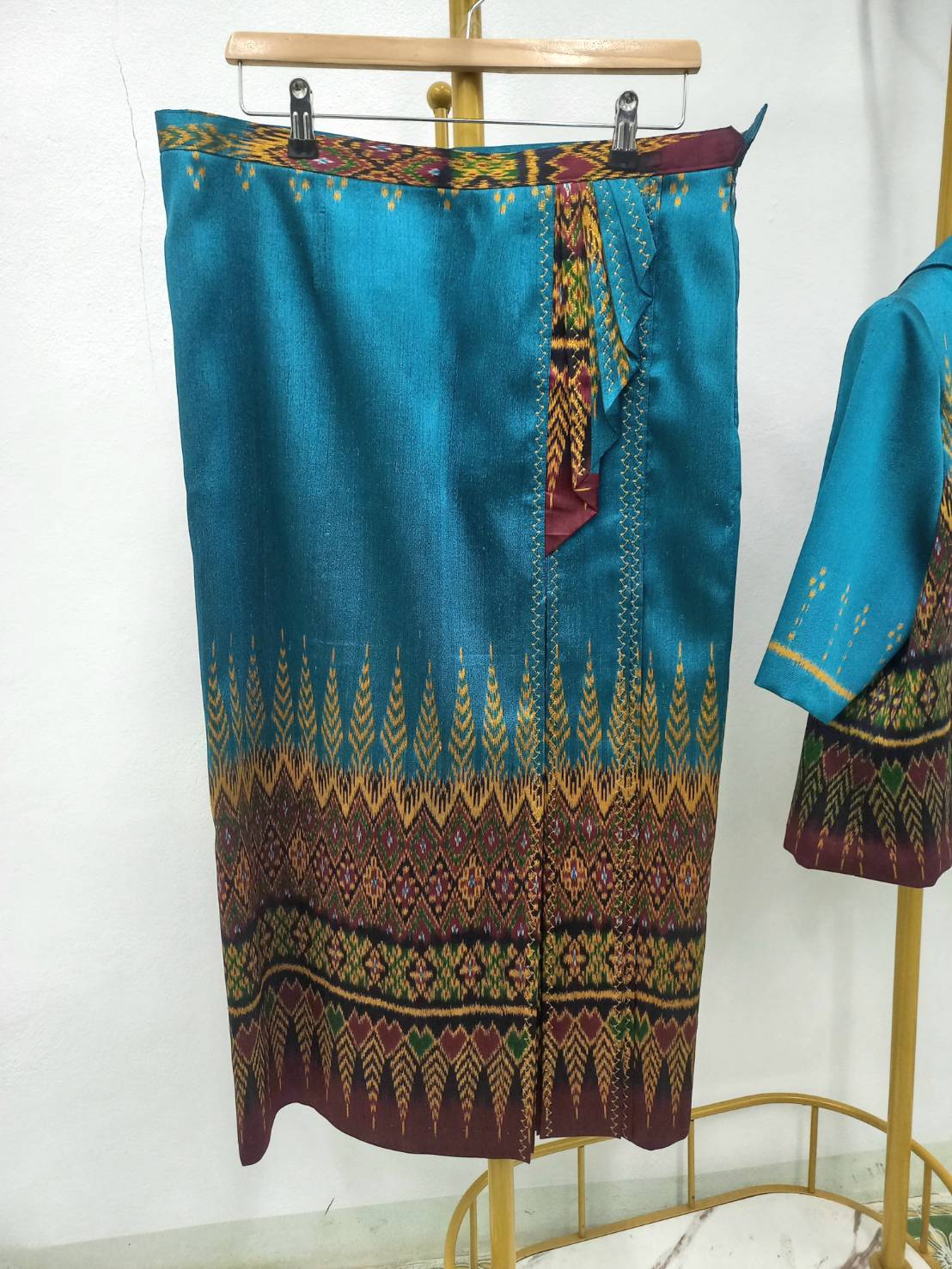 แบบตัดชุด แยกชิ้น เสื้อ+กระโปรง ผ้าไหม (ไม่รวมผ้า) chobmai รหัส CUT-PTS-10116700