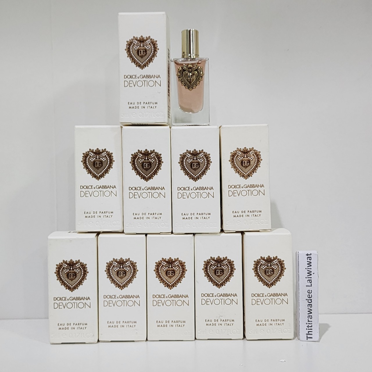 น้ำหอมจิ๋วมินิ Dolce & Gabbana Devotion EDP 5ml แบบแต้มมีกล่อง ( Mini Perfume น้ำหอมขนาดพกพา) น้ำหอมจิ๋วมินิ ขวดน่ารัก ตั้งโชว์ก็สวย พกพาก็สะดวก หัวแต้มตามจุดชีพจร