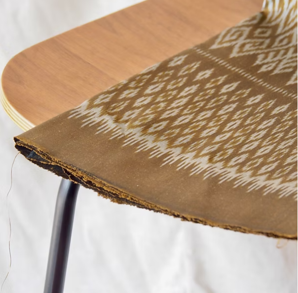 ซิ่น ผ้าไหมมัดหมี่ ไหมแท้ สีน้ำตาลทอง เลือกตามขนาด รหัส CISP-CT-103152