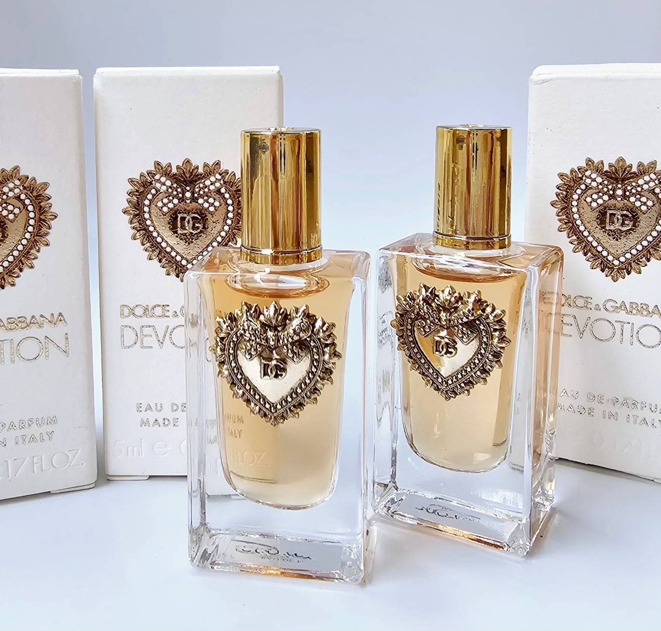 น้ำหอมจิ๋วมินิ Dolce & Gabbana Devotion EDP 5ml แบบแต้มมีกล่อง ( Mini Perfume น้ำหอมขนาดพกพา) น้ำหอมจิ๋วมินิ ขวดน่ารัก ตั้งโชว์ก็สวย พกพาก็สะดวก หัวแต้มตามจุดชีพจร