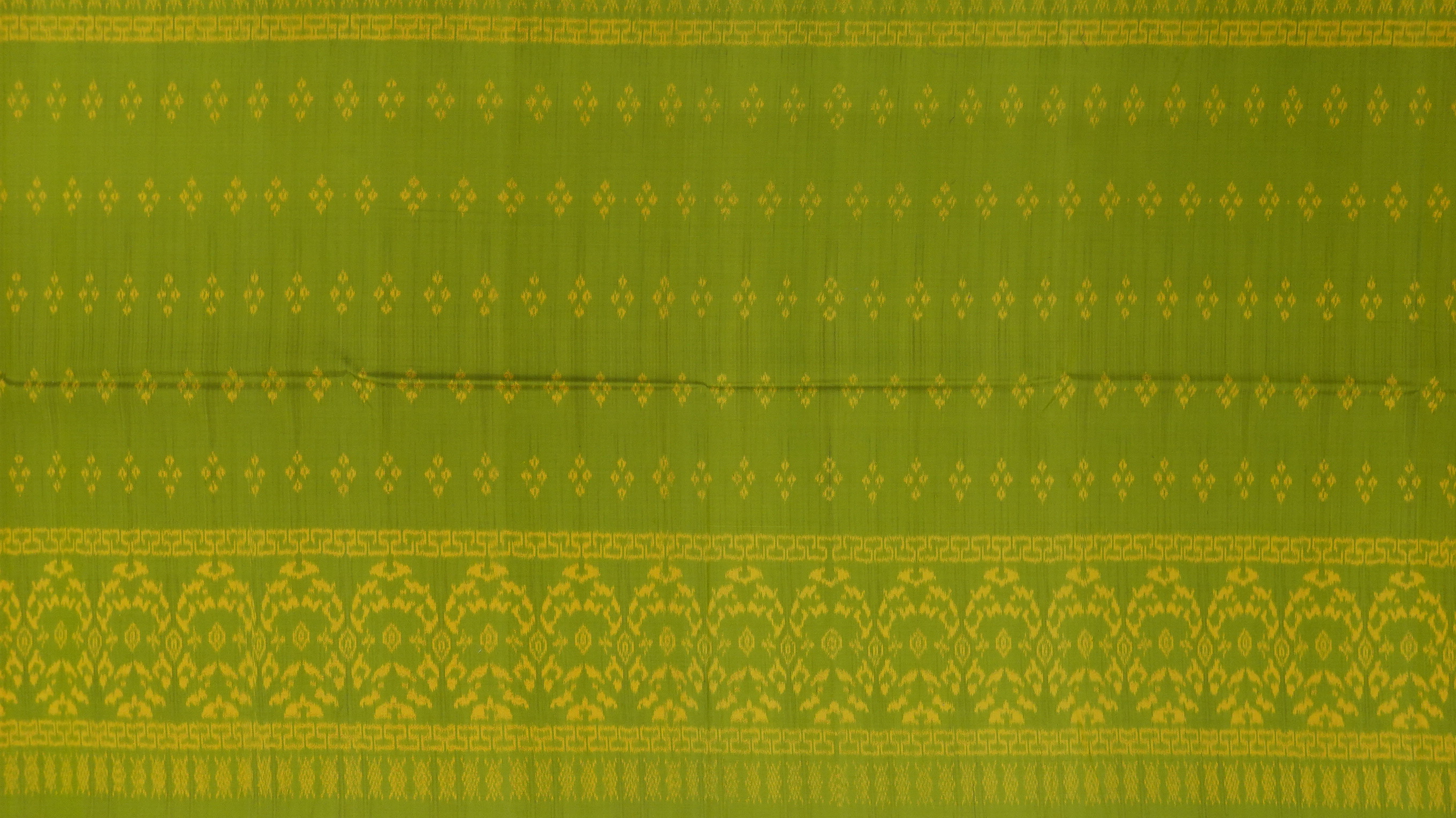 ซิ่น ผ้าไหมมัดหมี่ 3ตะกอ ขนาด 1x2เมตร ลายดอกแก้ว พื้นสีเขียวตองอ่อน รหัส R2Q-ME-066-1220670911