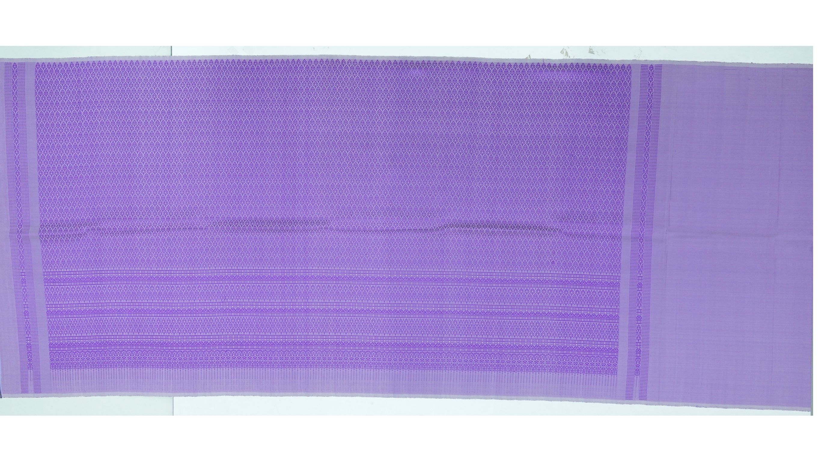 (ผ้าชุด)ไหมยกดอกสุรินทร์ ขนาด 1x4เมตร (ลาย 2เมตร+สีพื้น 2เมตร) สีม่วง รหัส N10-ME-66-0822674