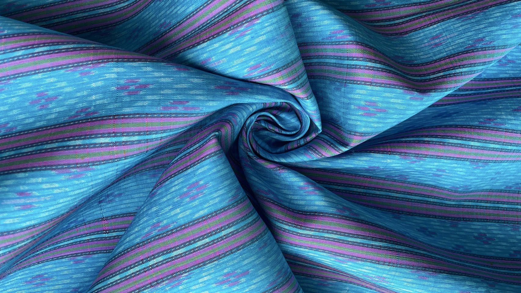 ผ้าไหมมัดหมี่ เนื้อไหมบ้าน ไหมแท้ ลายโฮลคั่นโคมเจ็ด สีฟ้า ตัดขายเป็นเมตร รหัส CISP-NY-SKU-44172