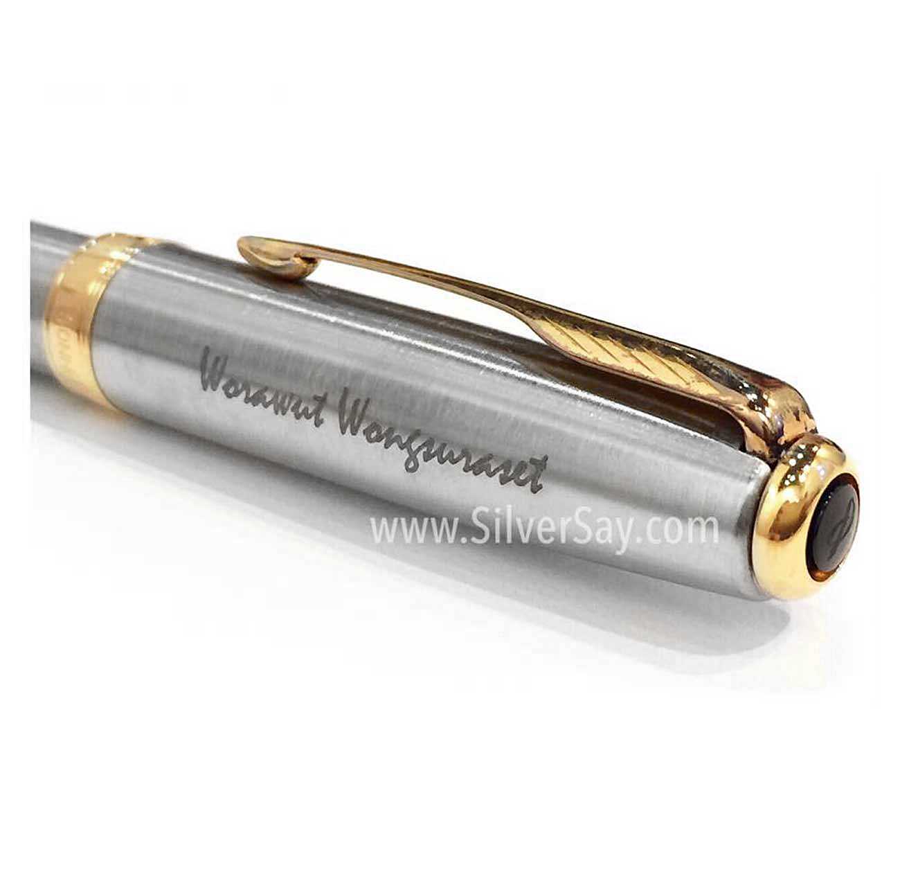 สลักชื่อ "Worawut Wongsuraset" บนปากกา PARKER