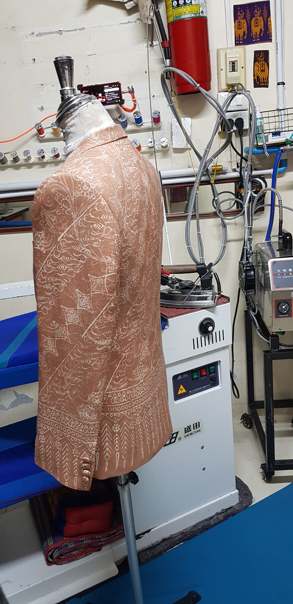 แบบตัด สูทสากลผ้าไหม (ไม่รวมผ้า) chobmai x ARW รหัส CUT-ARW-08306712