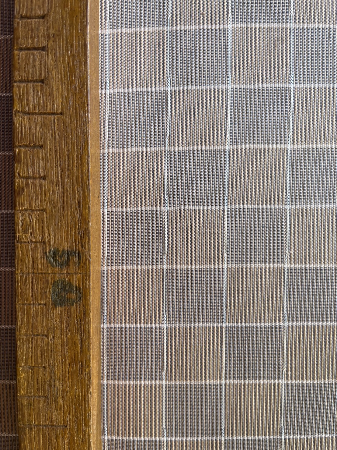 ผ้าไหมลายเกล็ดเต่า ไหมแท้ สีเบจน้ำตาลธรรมชาติ ขายตามความยาวหลา รหัส R1D-76-0129689