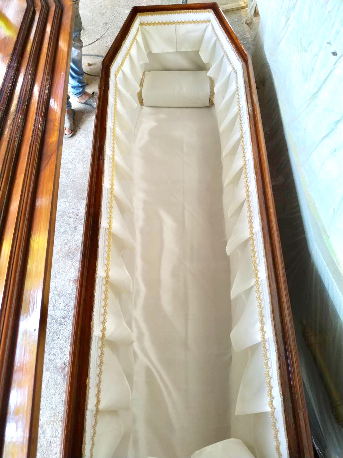 หีบศพคริสต์ ไม้เบญจพรรณ