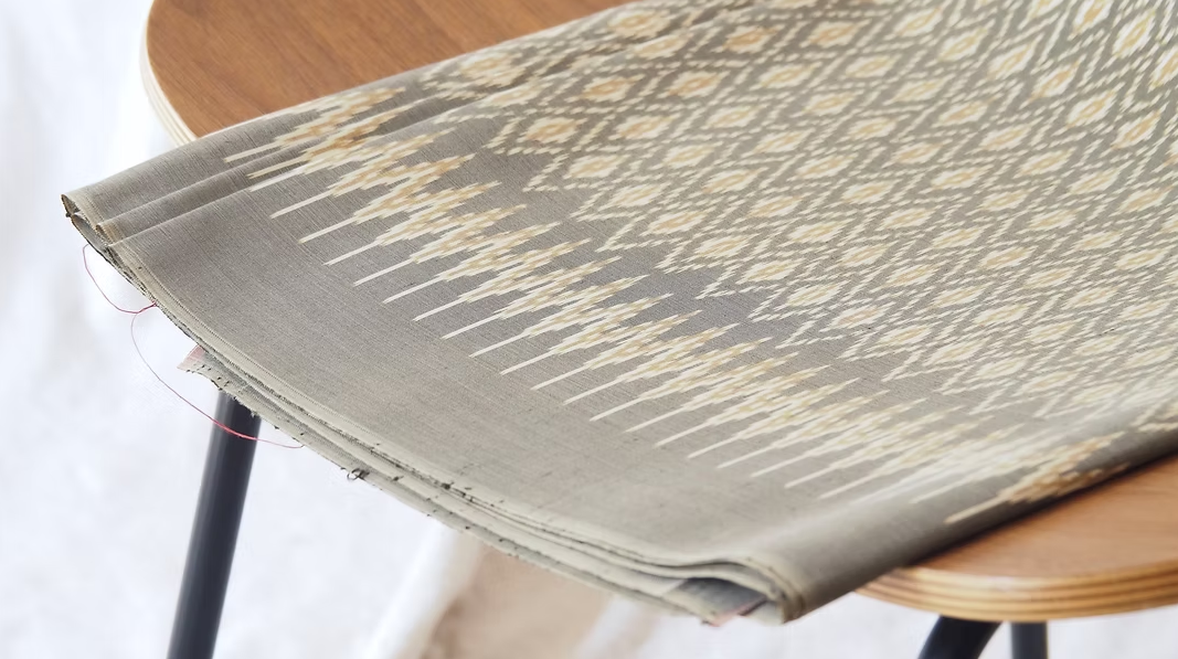 ซิ่น ผ้าไหมมัดหมี่ ไหมบ้าน ขนาด 1x2หลา พื้นสีเขียวมะกอก รหัส CISP-CT-0612683