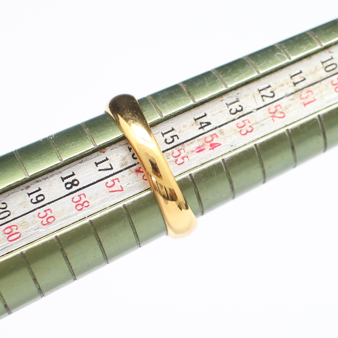 RG250142 แหวนเพชรทรงไข่ บ่าข้าง มรกตและทับทิม เพชรแท้ 0.49 กะรัต ทองแท้ 90% นน.รวม 6.8 กรัม ขนาดแหวน 56