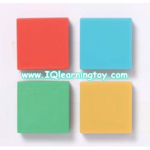 Kumon - Mosaic Puzzle ตัวต่อรูปทรงโมเสค ประกอบด้วย puzzle รูปทรงสี่เหลี่ยมและสามเหลี่ยม 4 สี จำนวน 100 ชิ้นมาพร้อมกับแผ่นภาพ 20 แผ่น