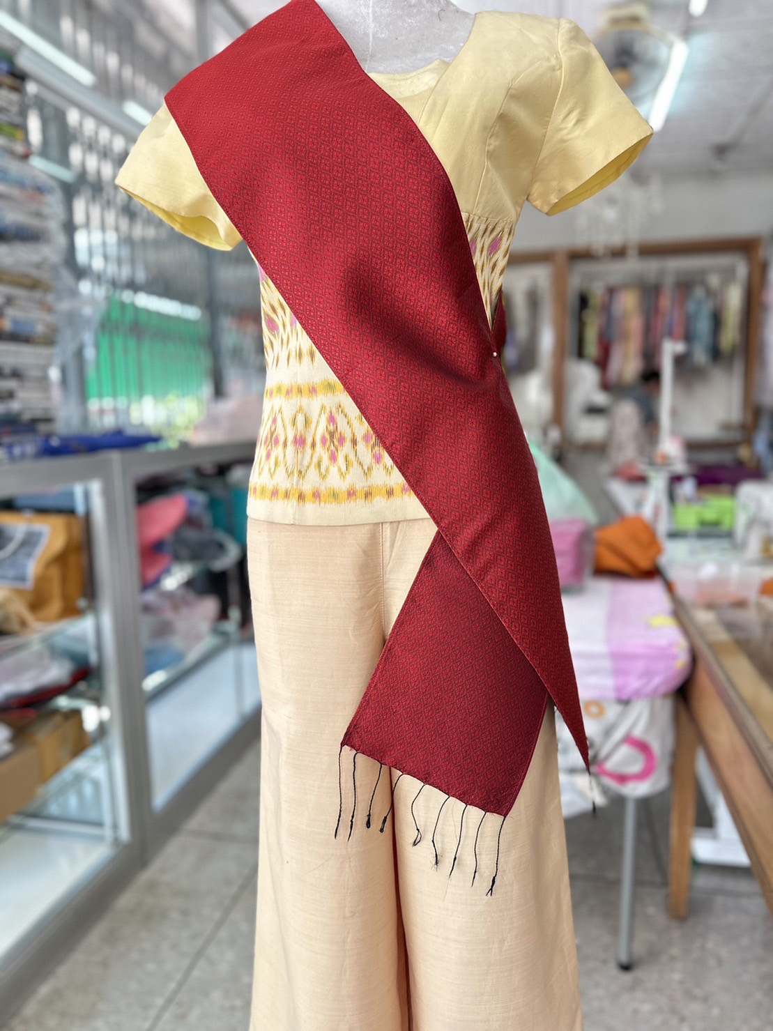 สั่งตัด(ไม่รวมผ้า) ผ้าพาดไหล่ อัดผ้ากาว พันชายครุย ขนาด 15x200ซม. รหัส CUT-ST-1201661