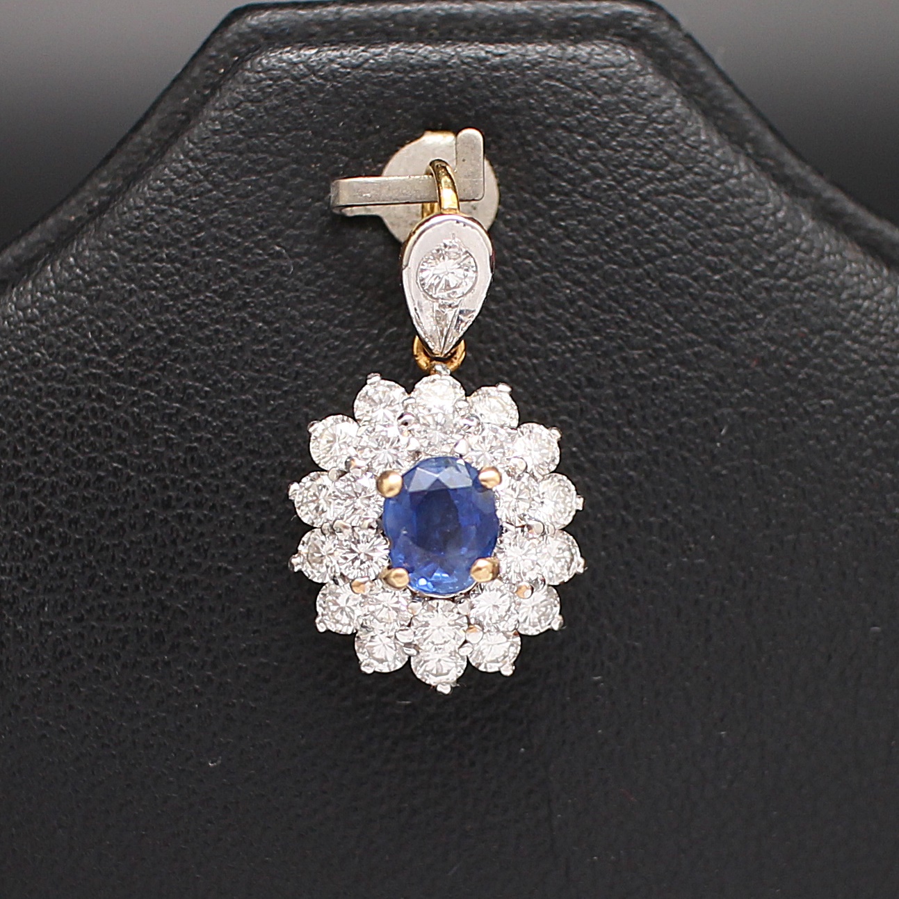 PD25068 จี้ไพลินซีลอนล้อมเพชร 2 ชั้น เพชรแท้ 1.34 กะรัต ทองแท้ 18k นน.รวม 3.3 กรัม ไพลินซีลอนดิบ ใบเซอร์ IGL