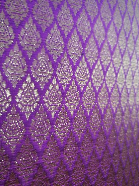 (ผ้าชุด)ไหมยกสุรินทร์ ขนาด 1x4เมตร (ลาย 2เมตร+สีพื้น 2เมตร) สีม่วงชมพู รหัส N10-NY0322663