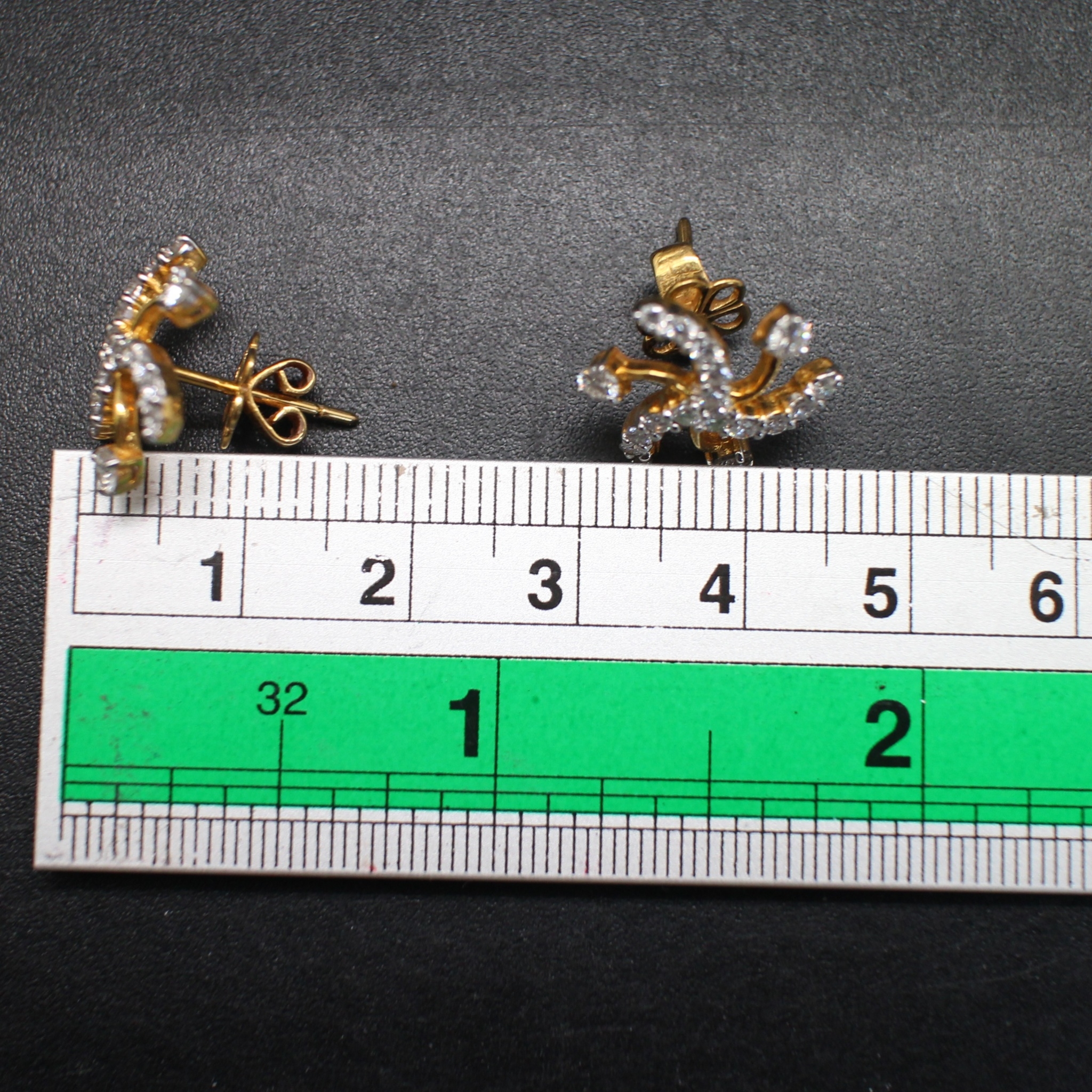 ER25157 ต่างหูเพชรดาวกระจาย ทองแท้ 18k เพชรแท้ 36 เม็ด 0.90 กะรัต นน. 4 กรัม