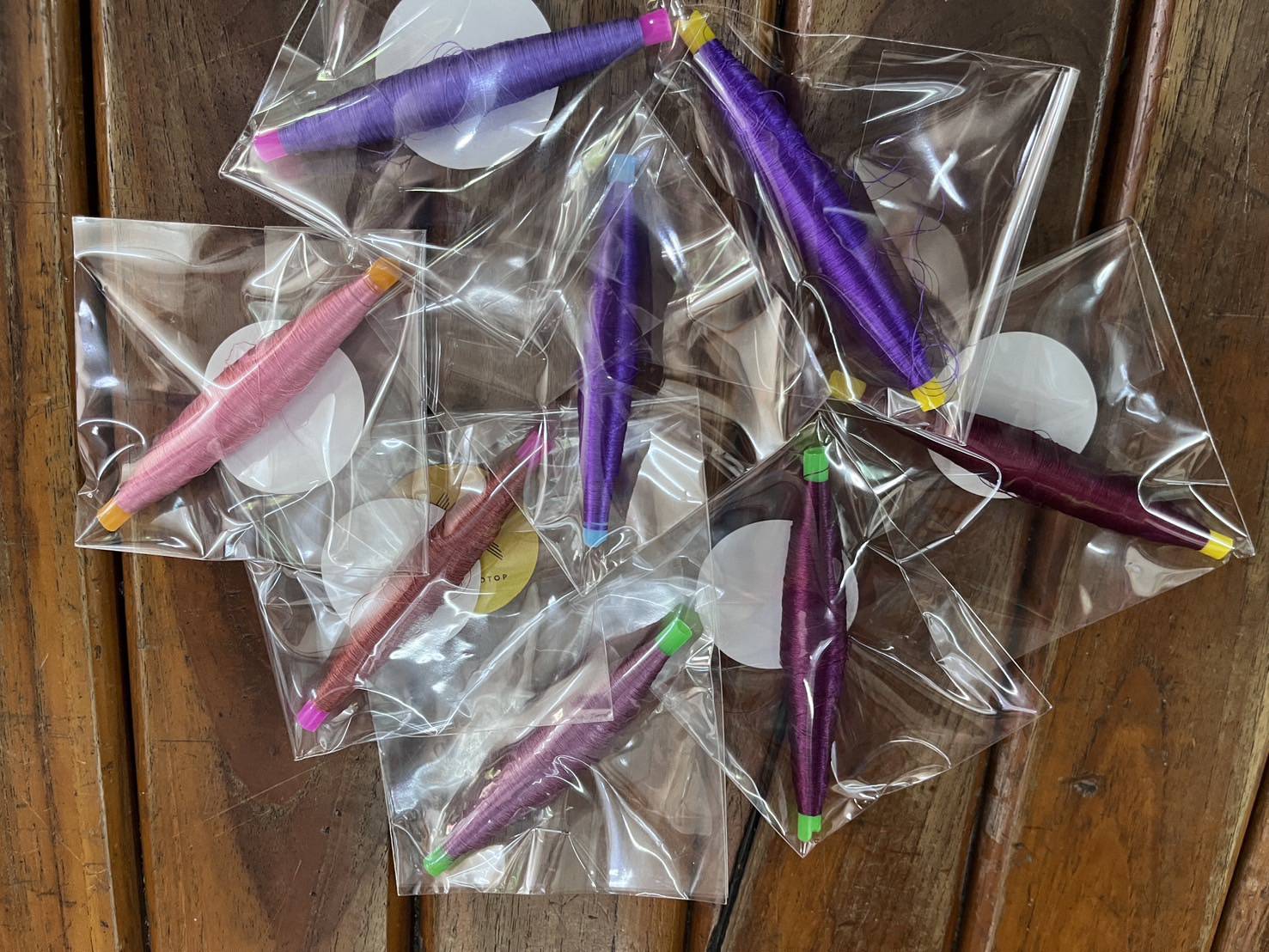 ด้ายไหมแท้ สำหรับงานปัก เลือกตามเฉดสี รหัส RNB-0821671