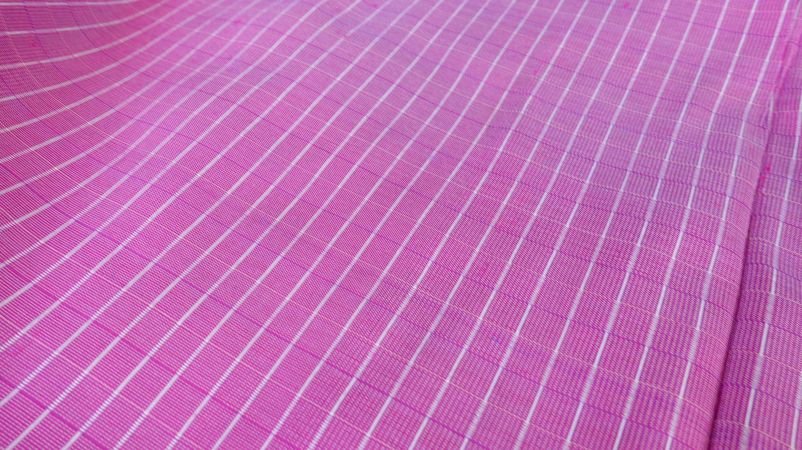 ผ้าไหมลายเกล็ดเต่า ไหมแท้ สีชมพู ตัดขายเป็นเมตร รหัส R1D-76-P3813