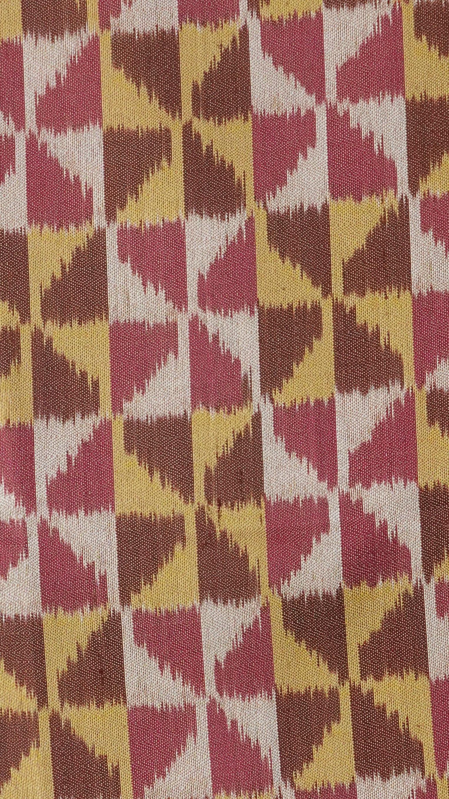 ซิ่น ผ้าไหมมัดหมี่ 3ตะกอ เหยียบเหาะ ตรานกยูง สีธรรมชาติ ขนาด 1x2เมตร ลายกังหัน พื้นสีชมพู รหัส M3P-NY-012768142