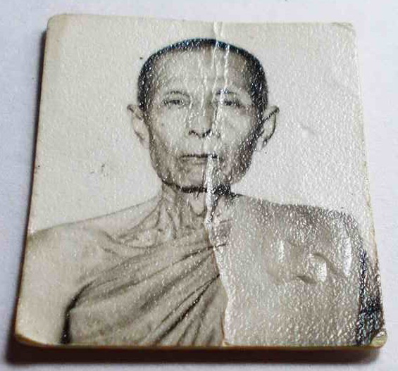 รปถ่ายขาวดำ โค๊ตยันต์นูน ลป.โต๊ วัดประดู่ฉิมพลี