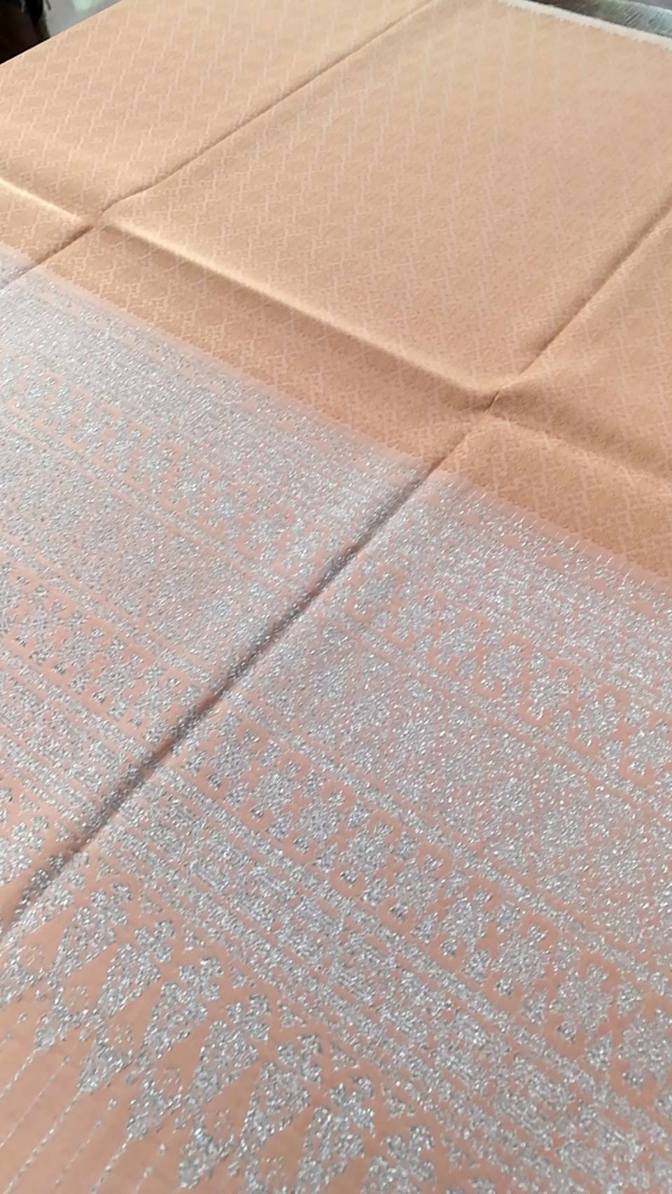 ซิ่น ผ้าไหมยกสุรินทร์ ไหมแท้ ขนาด 1x2เมตร เกาะเชิงดิ้นเงิน พื้นสีส้มโอลโรส N11-NY-071167