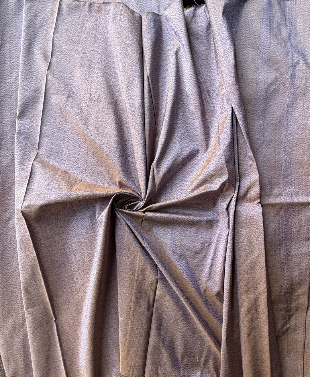 ผ้าไหมหางกระรอก ไหมบ้าน เนื้อหนา สีเทาฟ้าเหลือบน้ำตาล ตัดขายตามความยาวเมตร รหัส R1N-NY-1121681