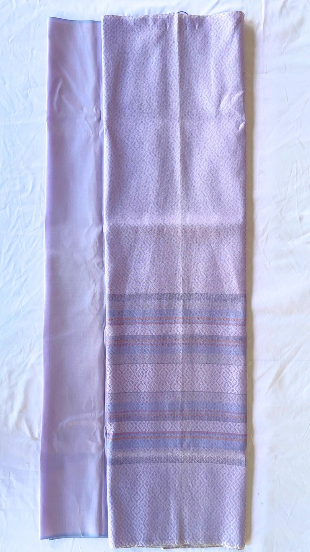 ซิ่น ผ้าไหม ยกดอกมีเชิง ผ้าไหมแท้ ขนาด 1x2หลา สีม่วงเทาอ่อน รหัส B7-NY1012681