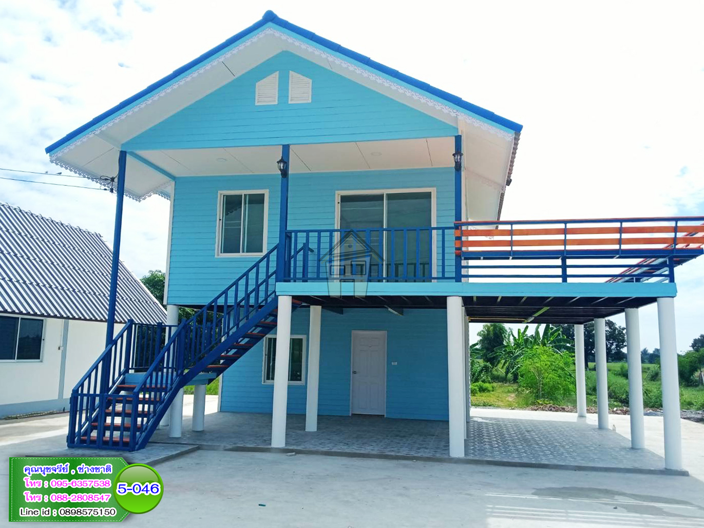 5-046 - บ้านน็อคดาวน์สองชั้นสีฟ้า - หลังใหญ่ - ทรงจั่วมุกซ้อน