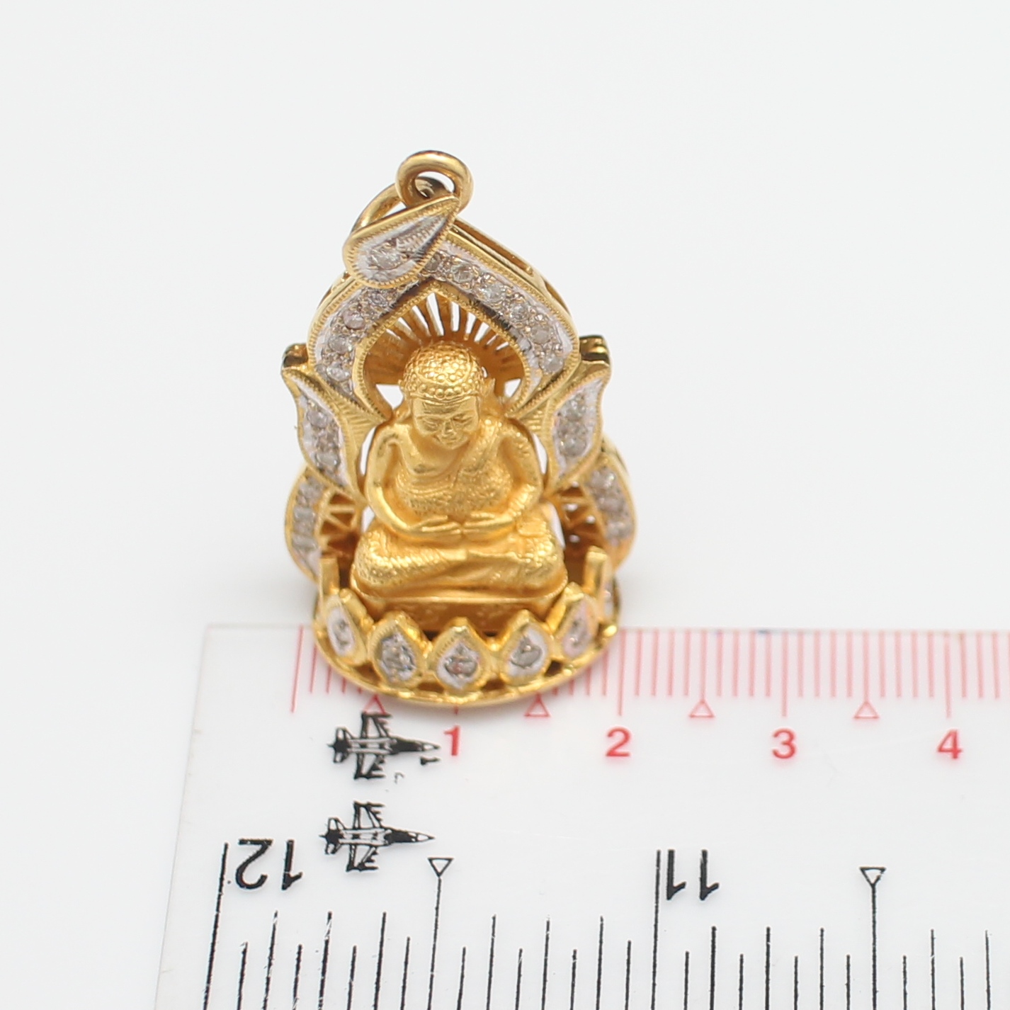 PD25021 จี้พระสังกัจจายองค์ทองคำ เลี่ยมกรอบทองแท้ 90% ฝังเพชรแท้ 29 เม็ด 0.50 กะรัต นน.รวม 27.2 กรัม