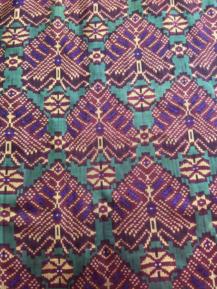 ซิ่น พระตะบอง ผ้าจามทอสามตะกอ ขนาด 110x150ซม พื้นสีน้ำตาลแดง รหัส N9-SIL-AJ1