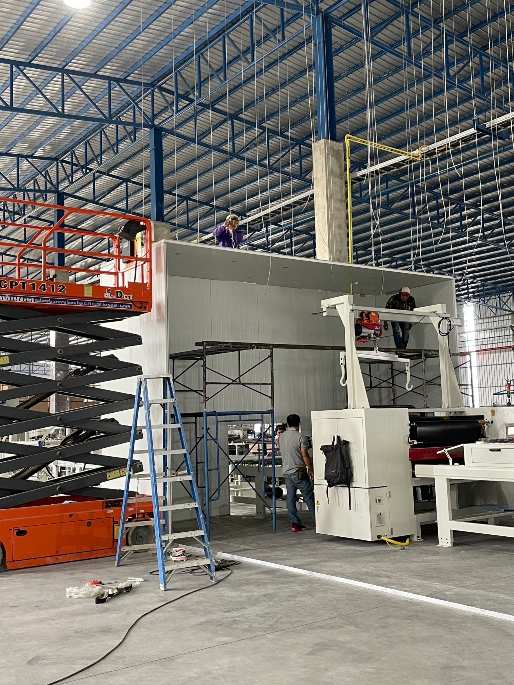 งานกั้นห้องให้เครื่องจักร กั้นห้องในโรงงาน กั้นห้องในโกดัง ระยอง