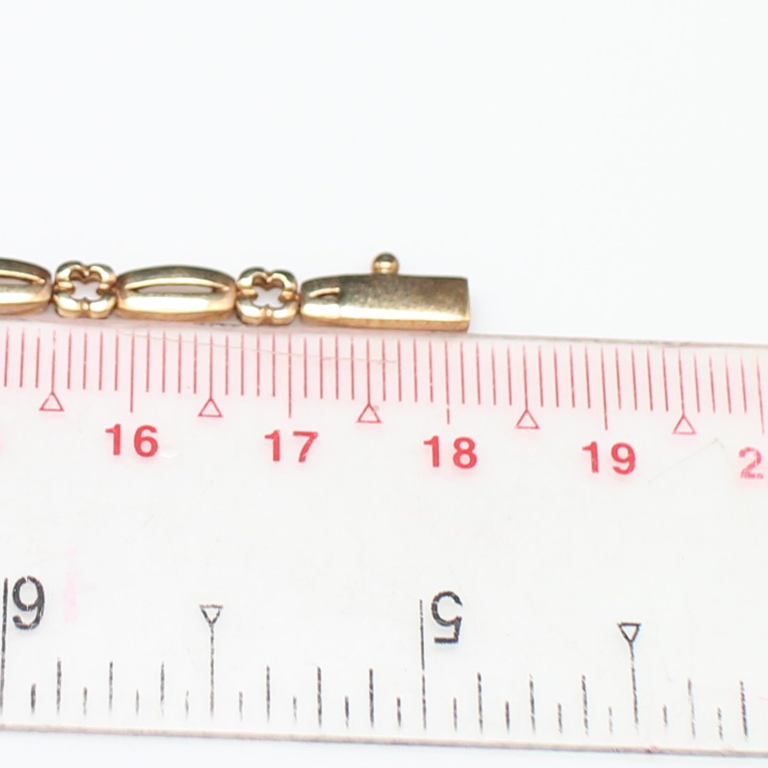 BL25041 สร้อยข้อมือทับทิมเจียรไนล้อมพลอยขาว ทองแท้ 14k นน.รวม 11.8 กรัม ยาว 18 ซม. ทับทิมสีหวานมาก