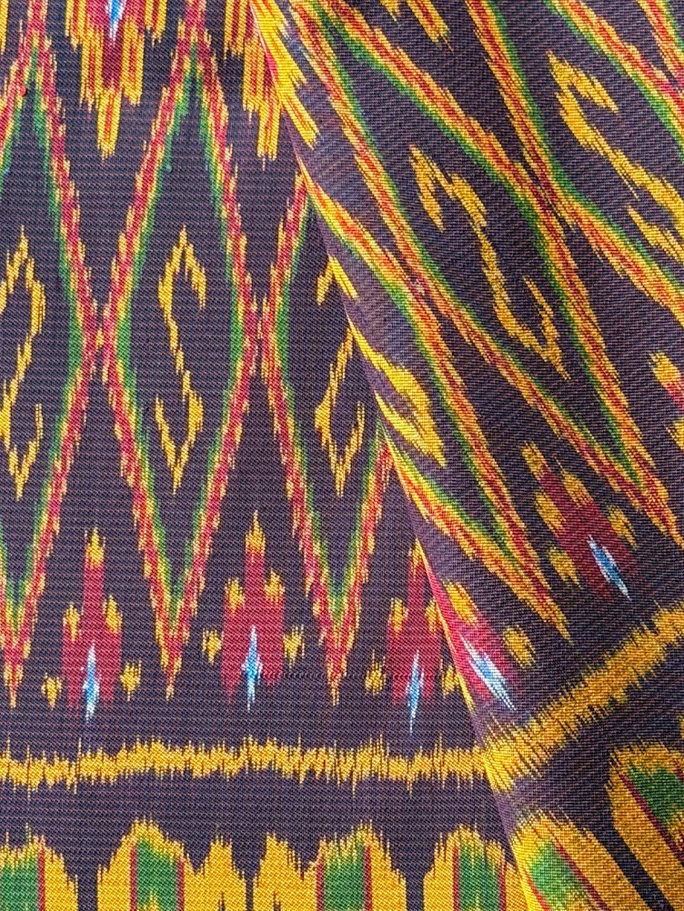 ซิ่น ผ้าไหมมัดหมี่ 3ตะกอ ทอควบเส้น ขนาด 1x2 เมตร ลายขอประยุกต์ พื้นสีแดง รหัส PCS-NY-11226824