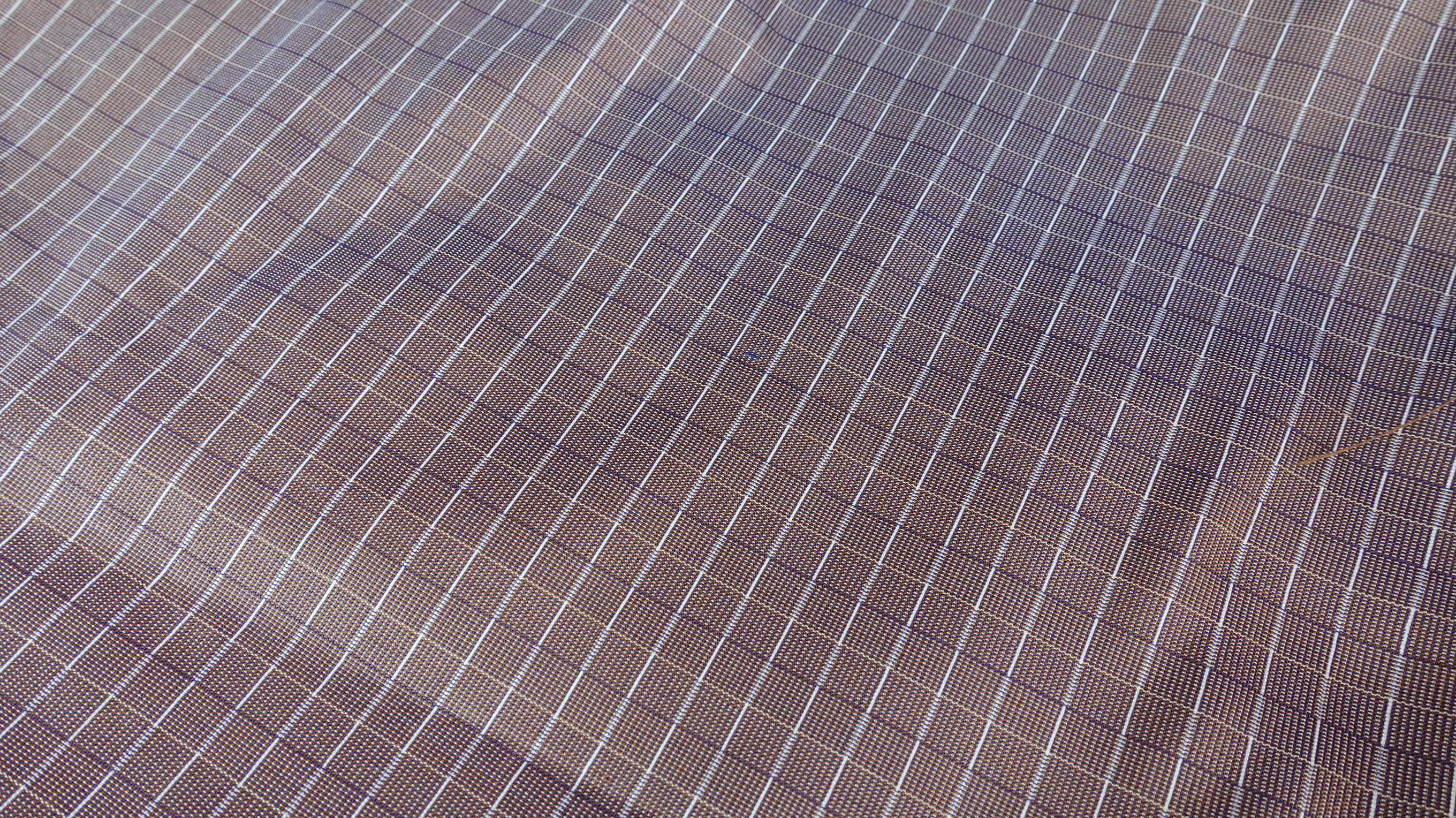 ผ้าไหมลายเกล็ดเต่า ไหมแท้ สีน้ำตาลเปลือกไม้ ตัดขายเป็นเมตร รหัส R1D-76-P3917