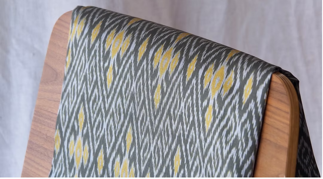 ซิ่น ผ้าไหมมัดหมี่ ไหมบ้าน ขนาด 1x2หลา พื้นสีเขียวเข้ม รหัส CISP-CT-102808