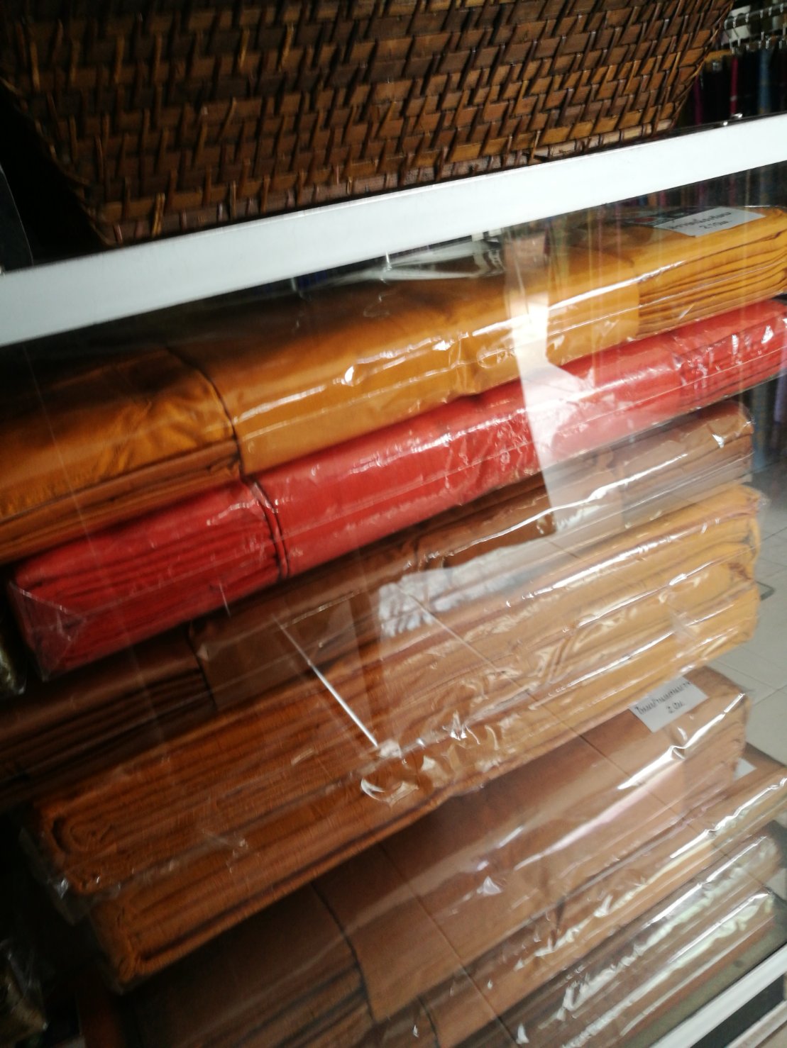 ผ้าไตรไหมแท้ เนื้อเรียบ สำหรับพระภิกษุสงฆ์ เลือกตาม เฉดสี และ ขนาดของผ้าไตร รหัส NY-PT0318662