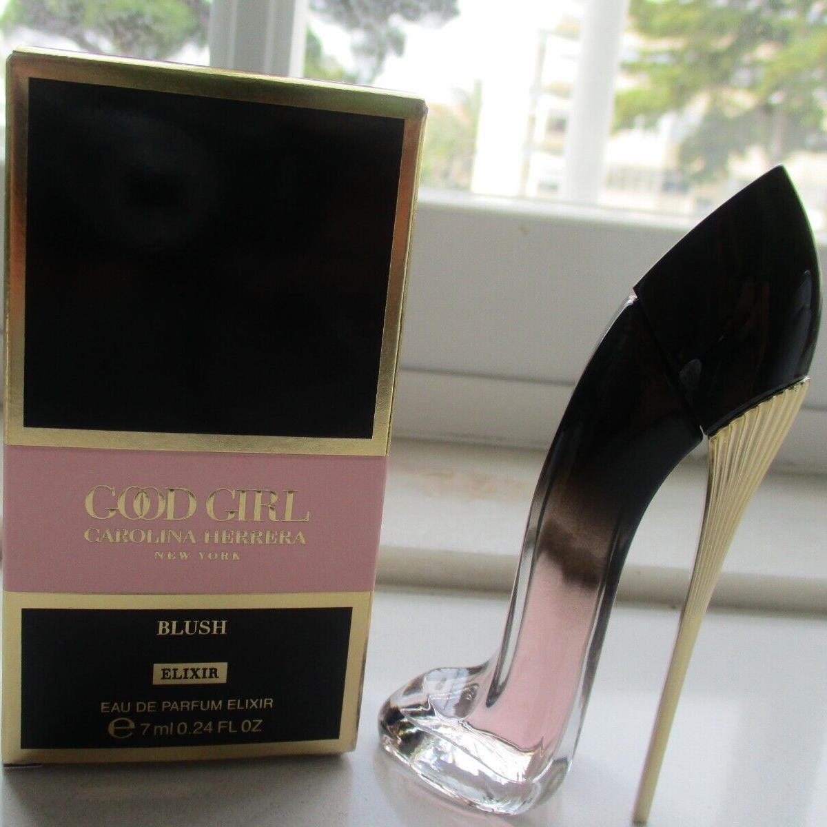 น้ำหอมจิ๋วมินิ Carolina Herrera Good Girl 𝐁𝐥𝐮𝐬𝐡 𝐄𝐃𝐏 𝐄𝐥𝐢𝐱𝐢𝐫 7mlแบบแต้มมีกล่อง ( Mini Perfume น้ำหอมขนาดพกพา) น้ำหอมจิ๋วมินิ ขวดน่ารัก ตั้งโชว์ก็