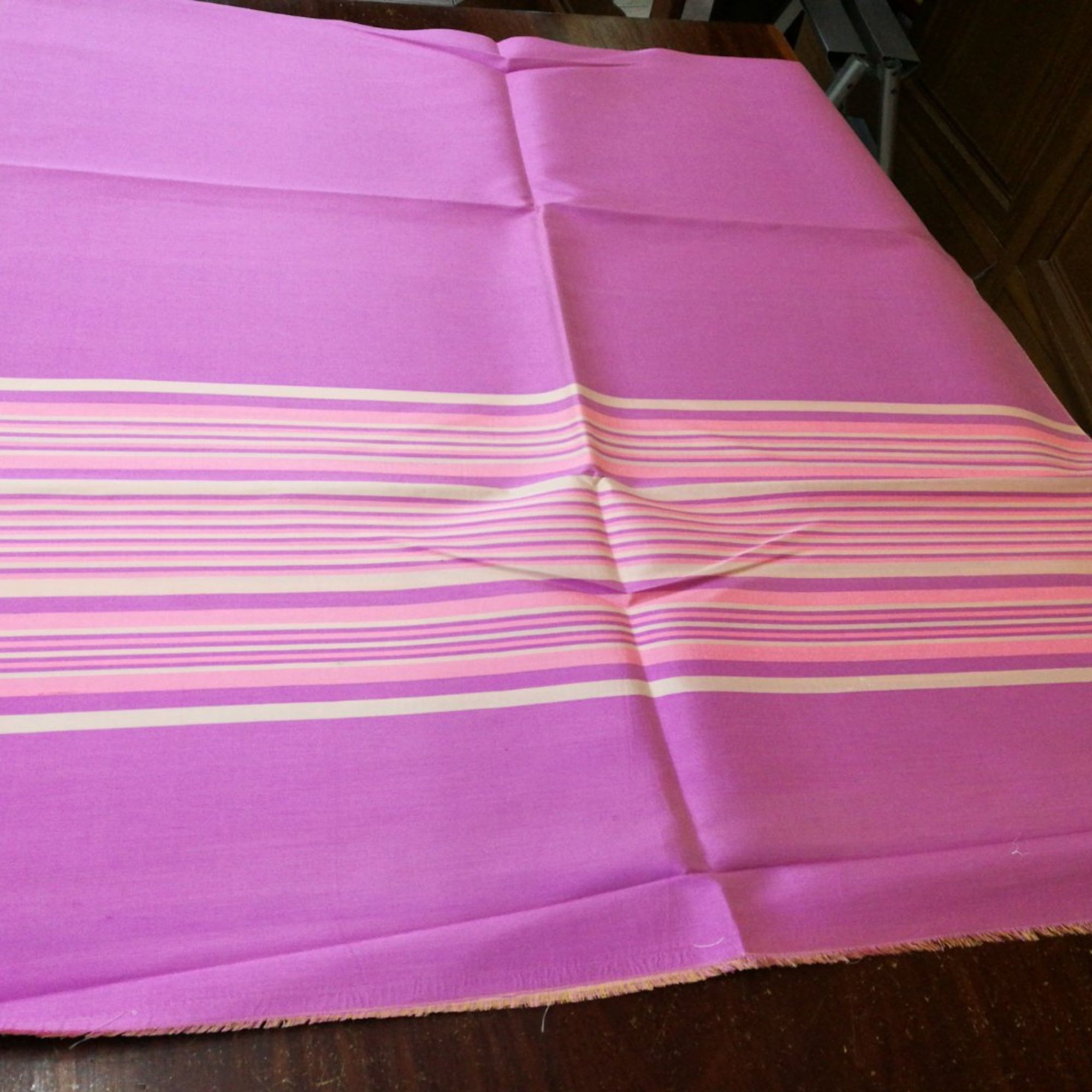 (ผ้าชุด)ไหมมัดหมี่ สองตะกอ ไหมแท้ (ผ้าลาย2หลา+สีพื้น2หลา) สีชมพูกลีบบัว รหัส M2B-NY1709653