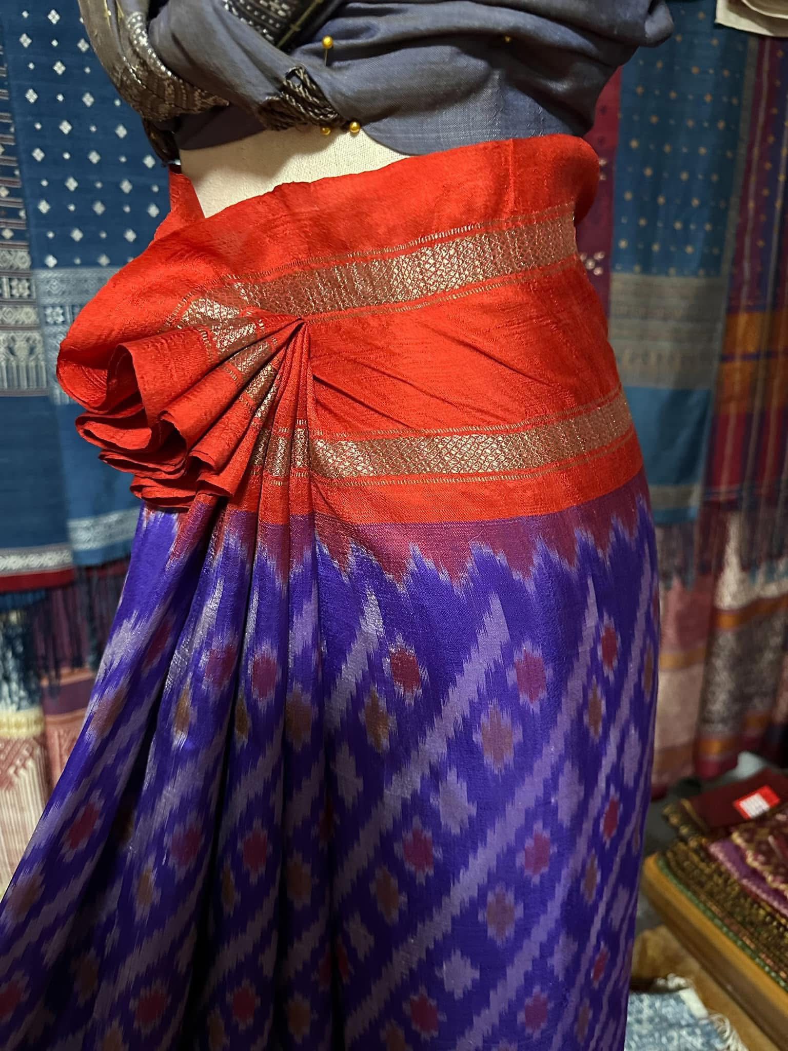 ซิ่น ไหมมัดหมี่ ผ้าปาโตล่า ขนาด 116x215ซม. ท้องผ้าสีม่วงเชิงส้ม รหัส N9-SIL-051768A27