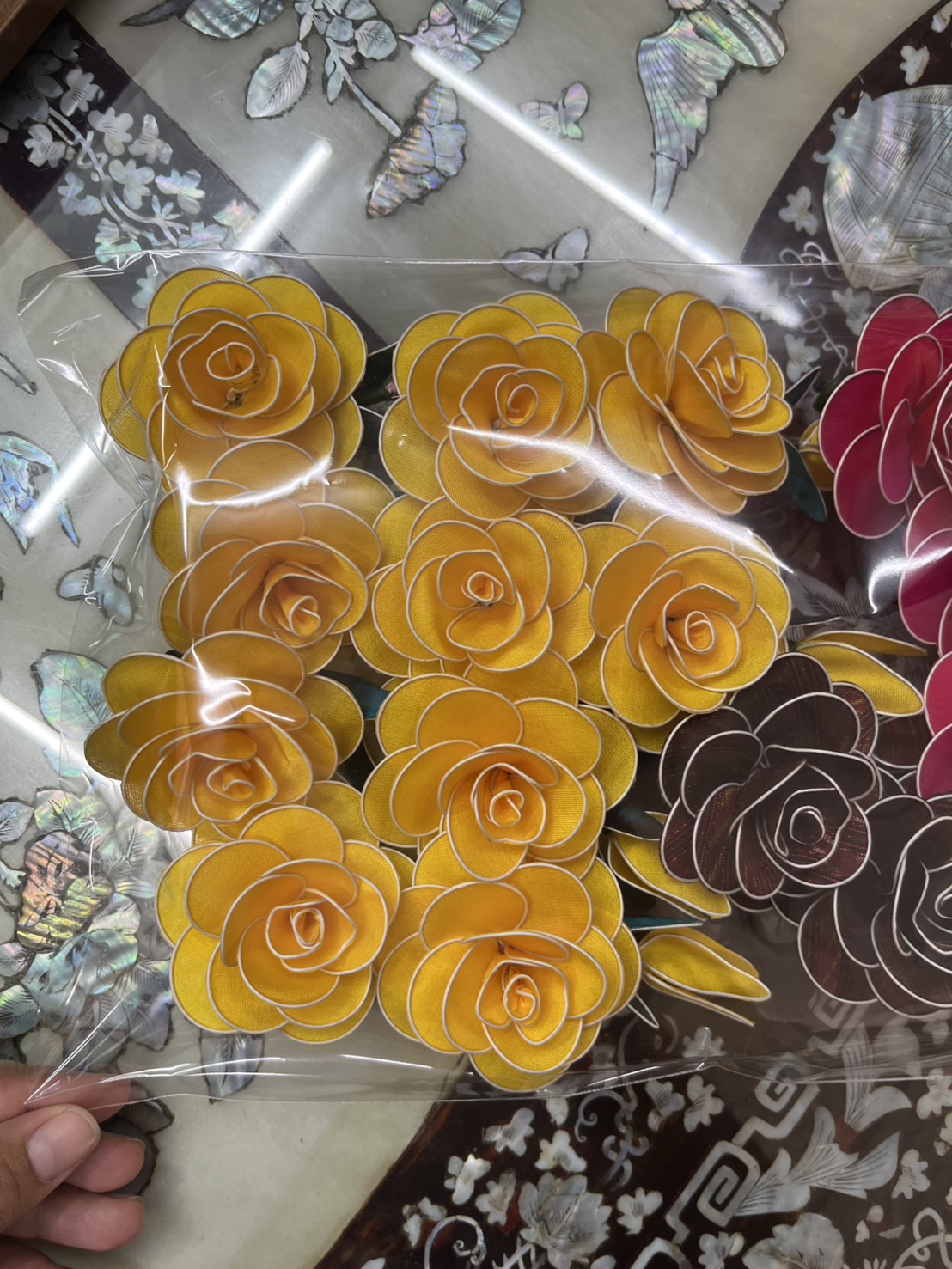 ดอกกุหลาบผ้าไหม (กลัดหน้าอก) สีเหลือง GF-A152